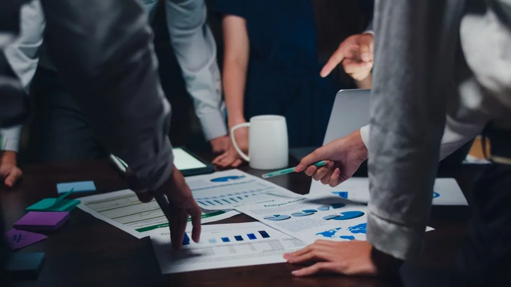 People make decisions by analyzing data.