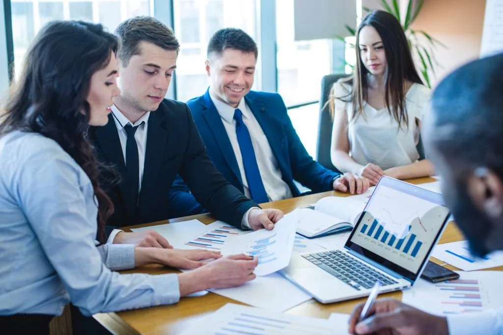 Meeting between motivated employees 
