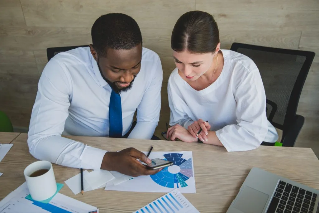 employee discussing salaries