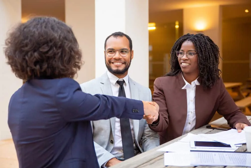 Employee Referring Freind to HR Manager