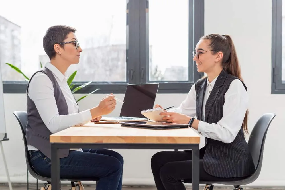 HR Manager bringing in New Candidates to meet Recruitment Goals