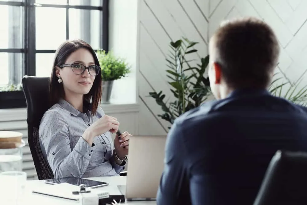 Recruiter Using their Negotiation Skills to Hire Better Candidate
