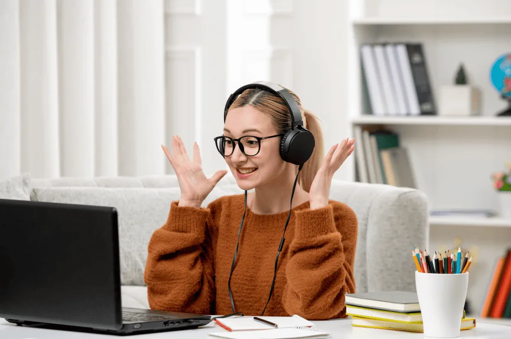 A young indiviudal showing excitement while talking to someone online