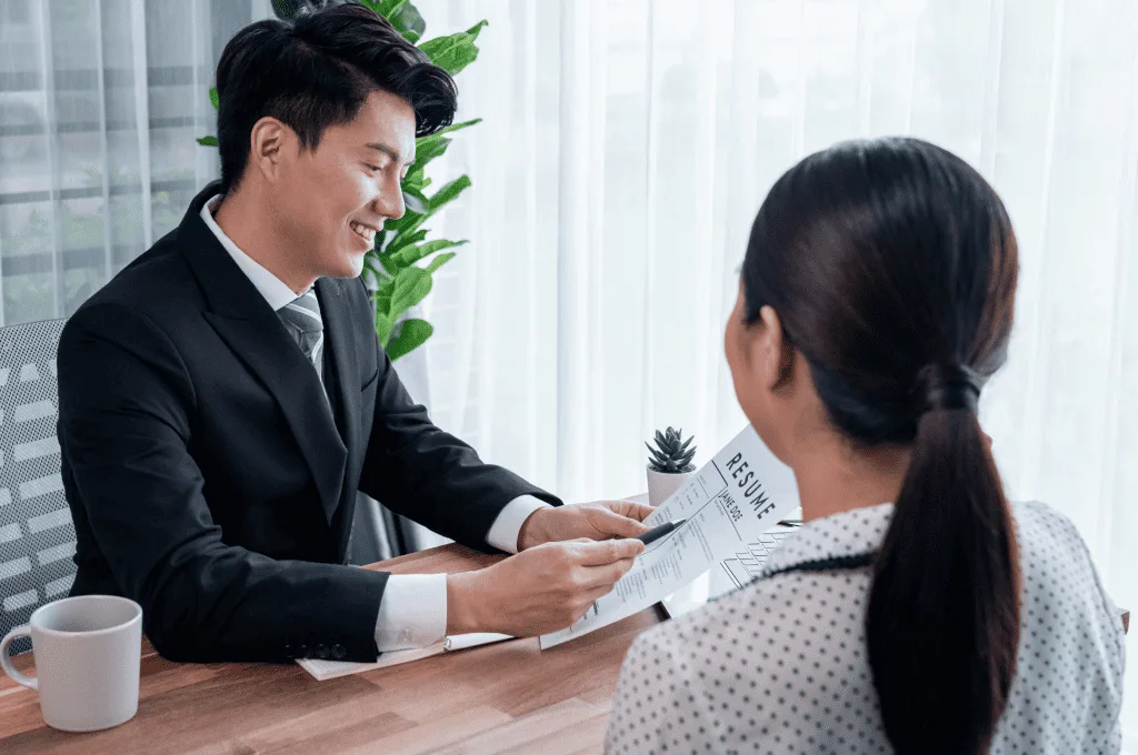 conversational-job-interview-between-an-interviewer-and-candidate