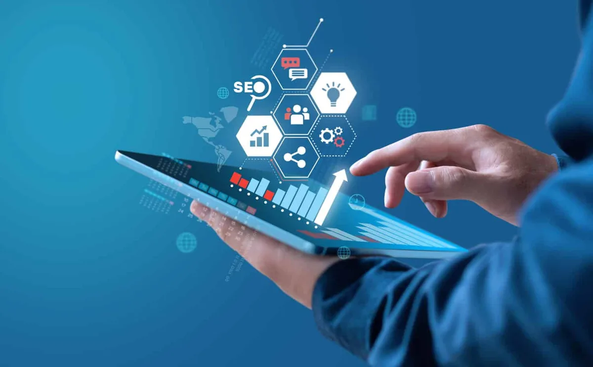 Hiring Manager effectively searching for the right candidates in candidate database