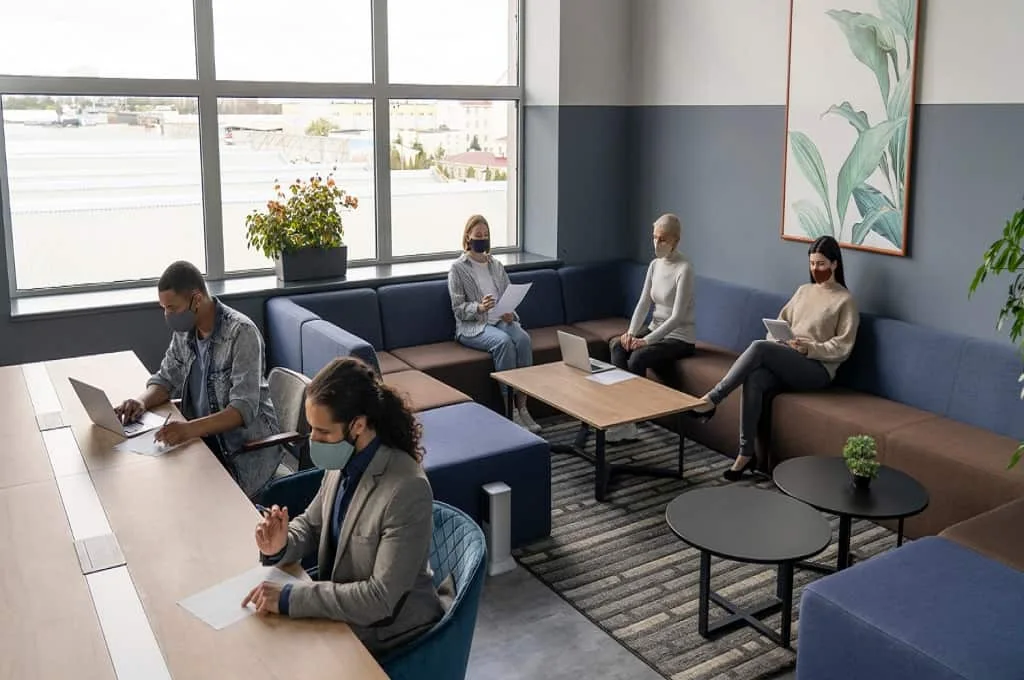 HR managers encouraging a quiet environment for effective phone screen interviews