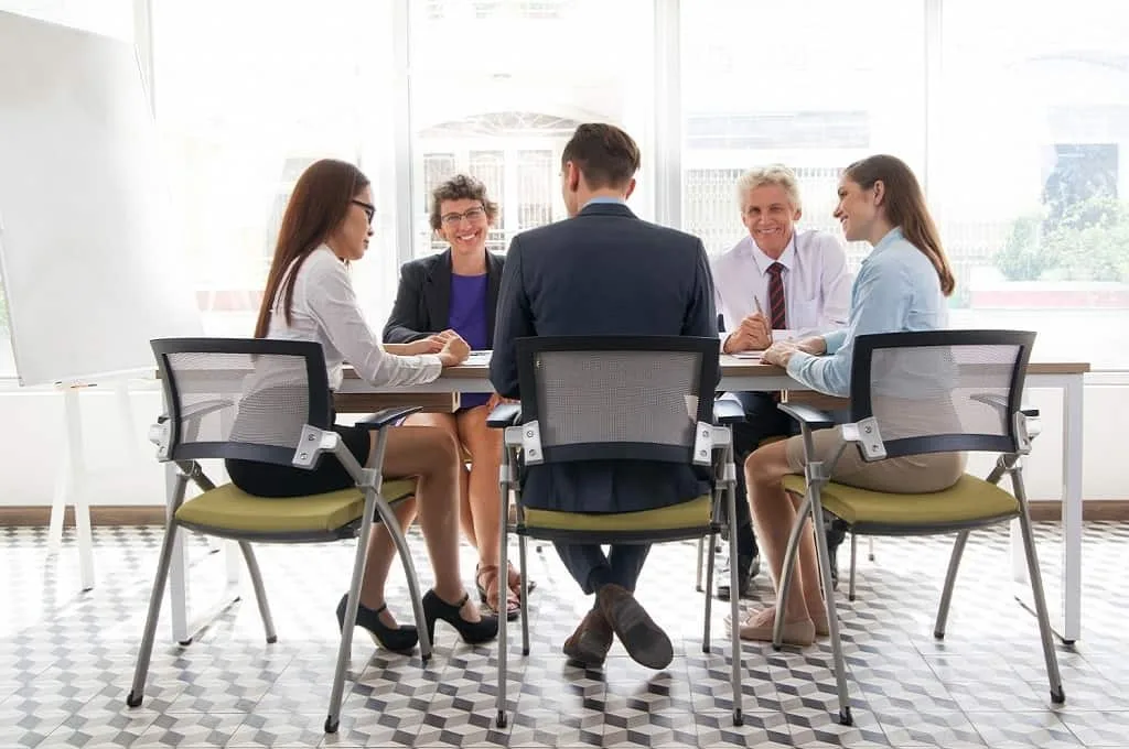 HR manager conducting full team interview