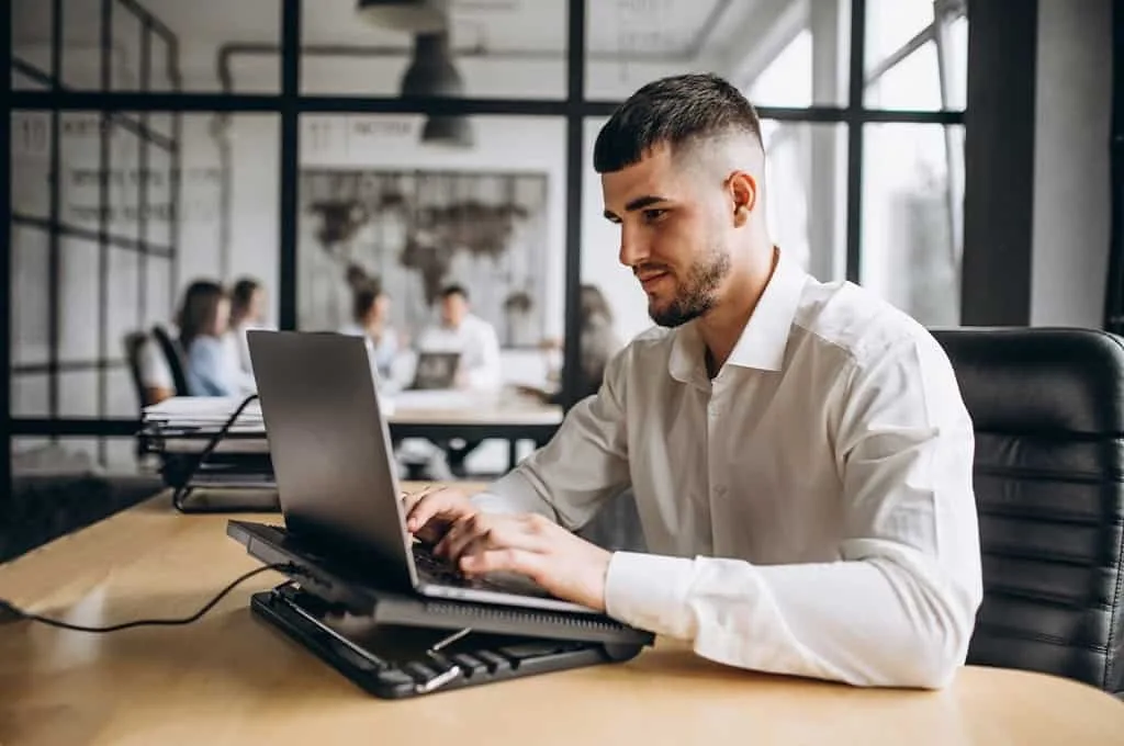 HR Manager considering ethical options and data privacy