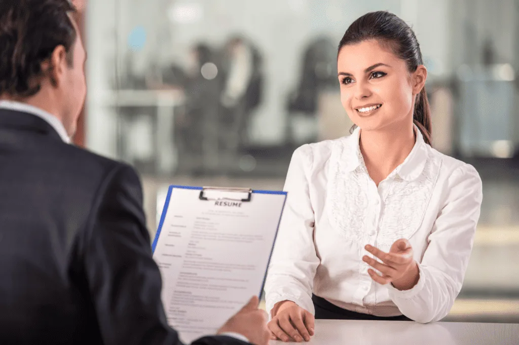 HR manager evaluating quantitative evaluation method