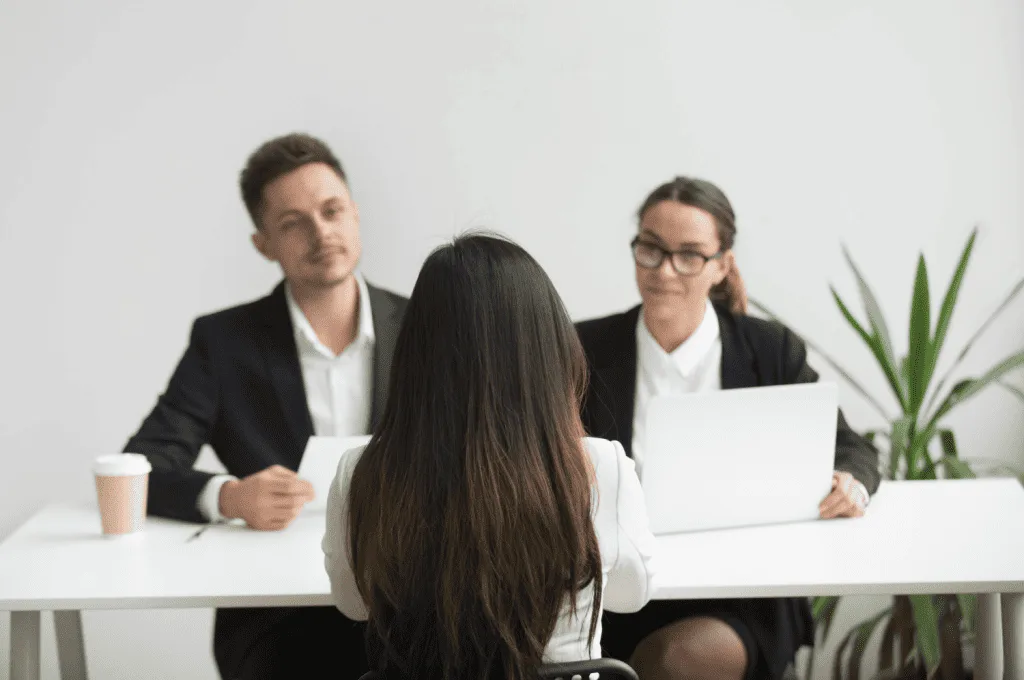 HR Manager finding candidates using 7 step communication guide