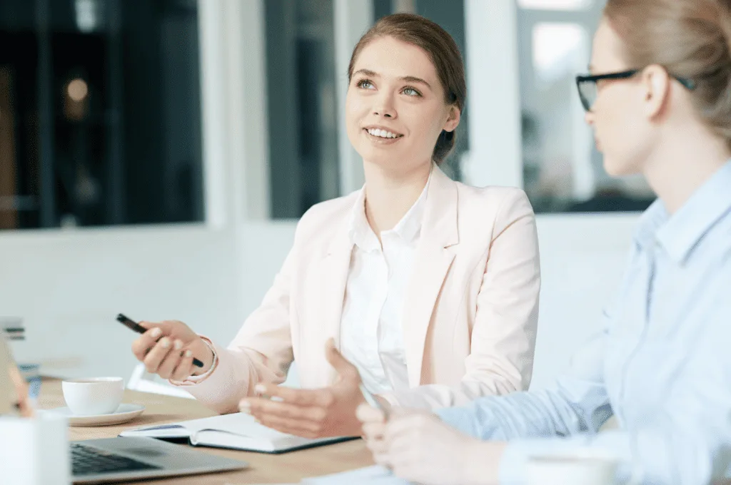 HR Recruiter automating Candidate relationship management