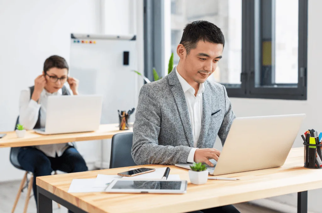HR Recruiter automating resume screening