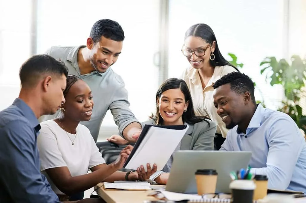 HR team using data analytics to effectively define hiring skills