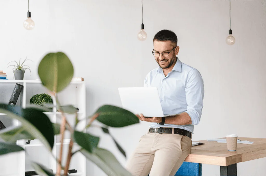 Recruiter Creating effective job advertisements