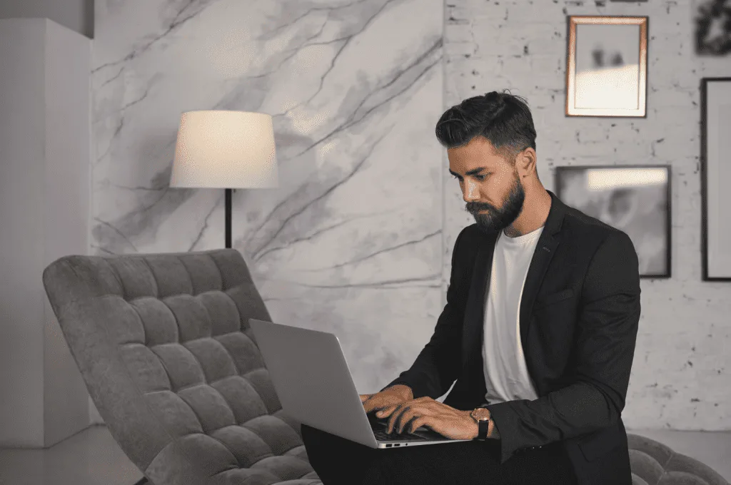 Recruiter leveraging job platform tools to bring in more candidates
