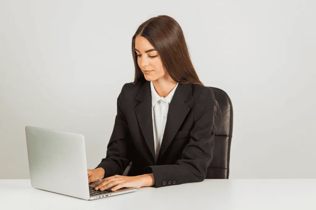 Recruiter looking into time metrics