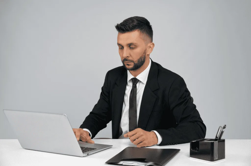 Recruiter looking into time to fill metrics