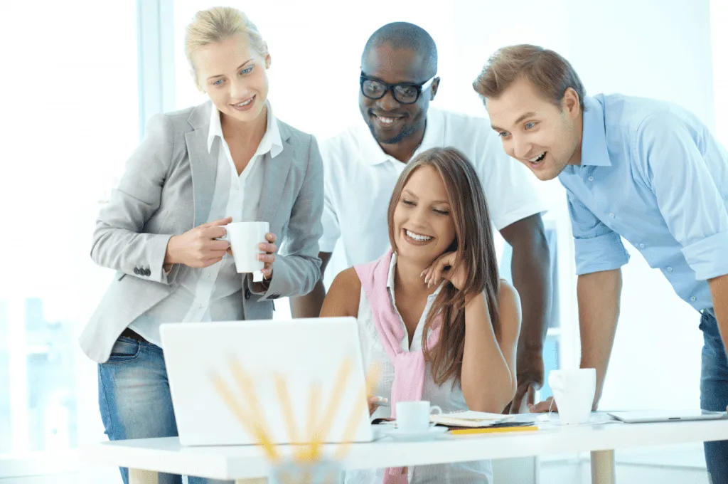 Recruiter measuring the effectiveness of innovative strategies