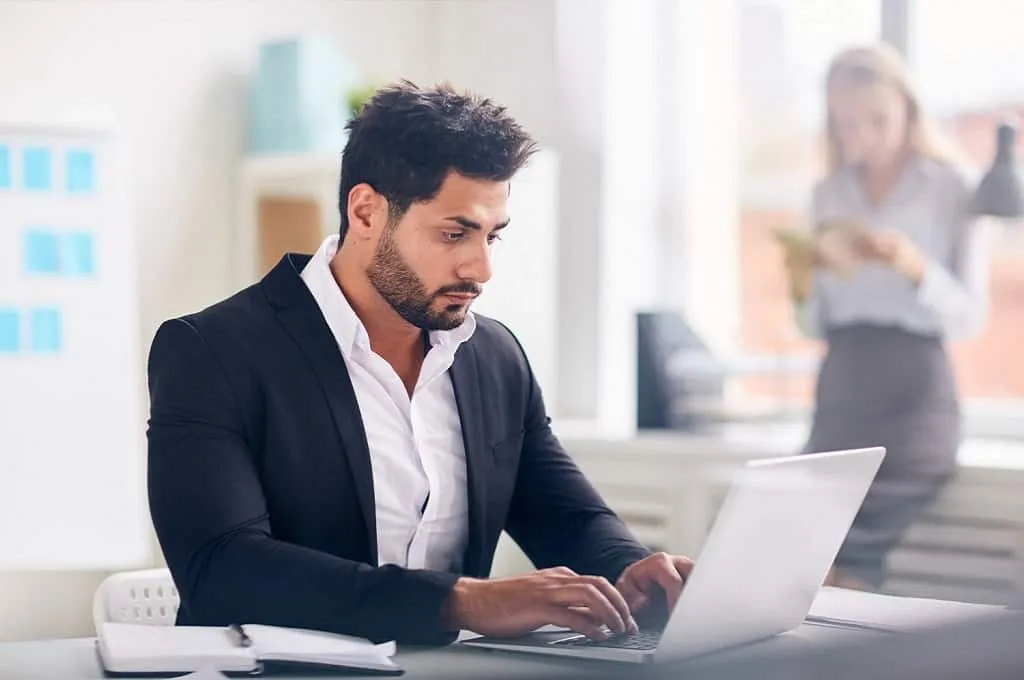 Recruiter using the 6 step guide to identify the best talent for their team