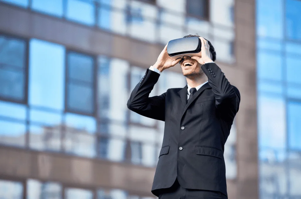 Recruiter using VR for recruitment