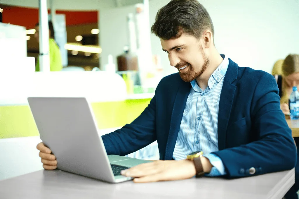 HR Manager Leveraging Niche Job Boards for Industry-Specific Talent Acquisition