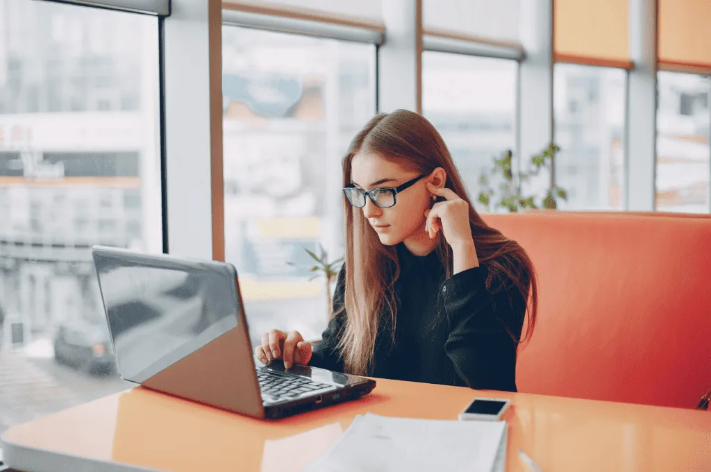 Recruiter increasing hiring success of company with the help of job distribution