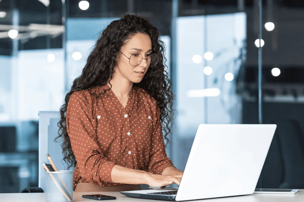 Recruiter Collecting and Managing Hiring Data