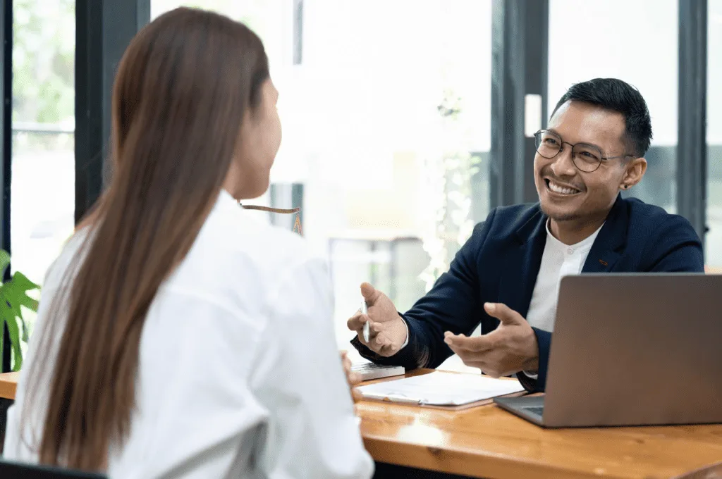 Recruiter Crafting an Effective Communication Strategy