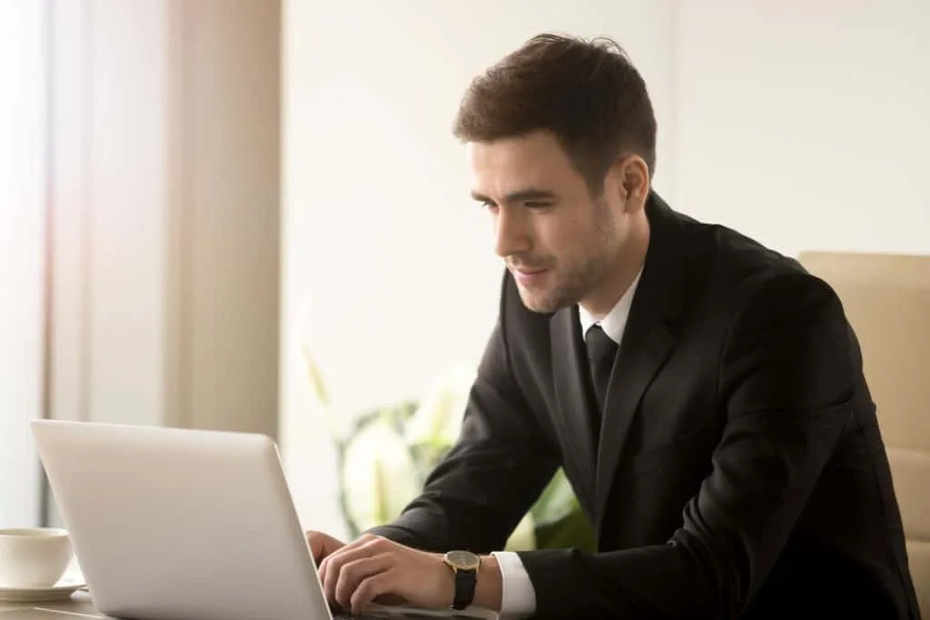 Recruiter giving Feedback for better Candidate Relationship Management