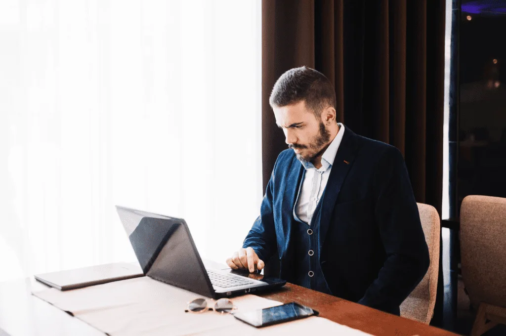 Recruiter using AI-Powered Reporting and Analytics in Recruitment