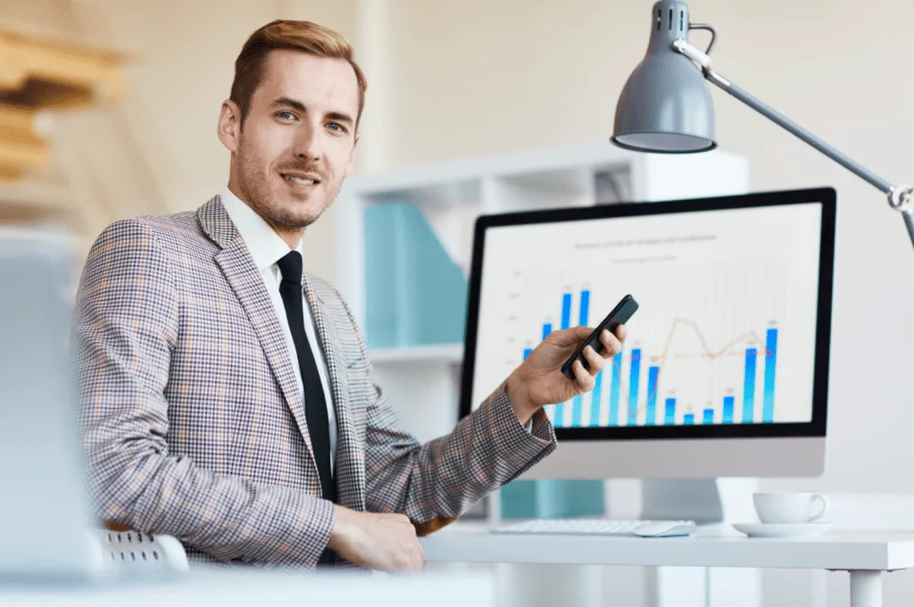 Recruiter Using Data to Anticipate Hiring Outcomes