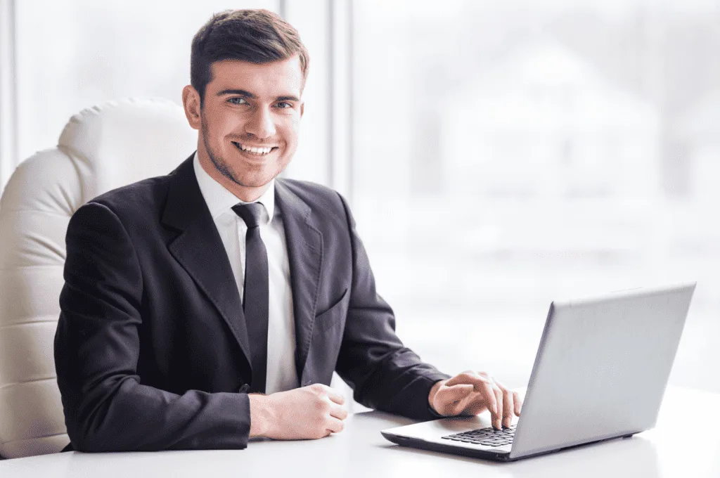 Recruiter using instagram and visual recruiting