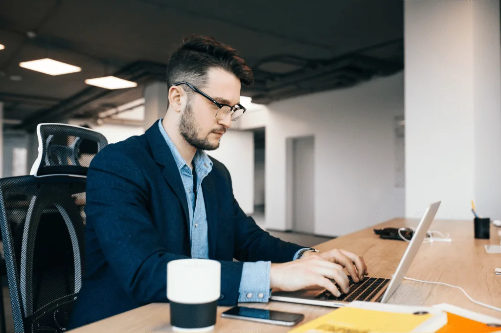 Recruiter using Strategic Employer Branding to find candidates