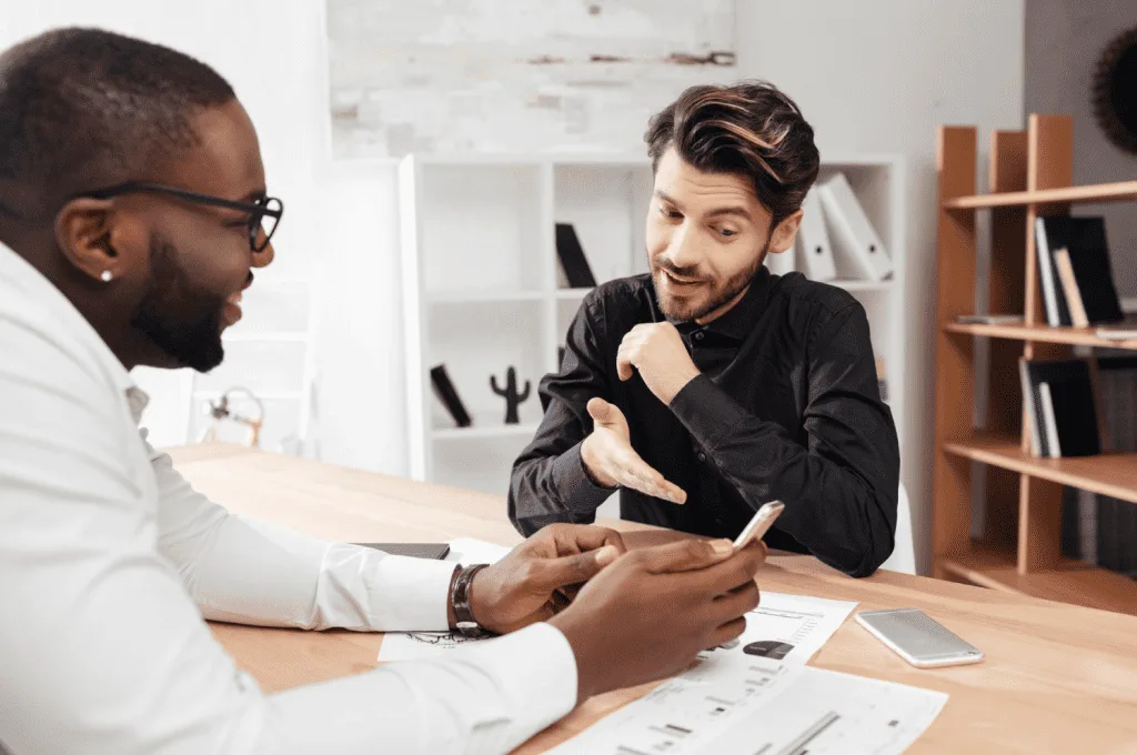 Recruiter finding new candidates through referral program