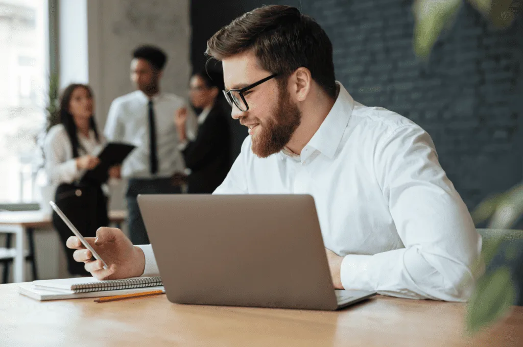 Recruiter Setting Up Social Media Listening for Recruitment
