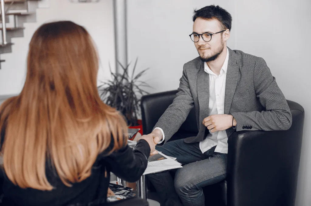 Recruiter accepting candidate through job board