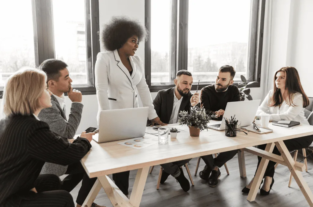 Recruiter creating and delivering effective microlearning modules