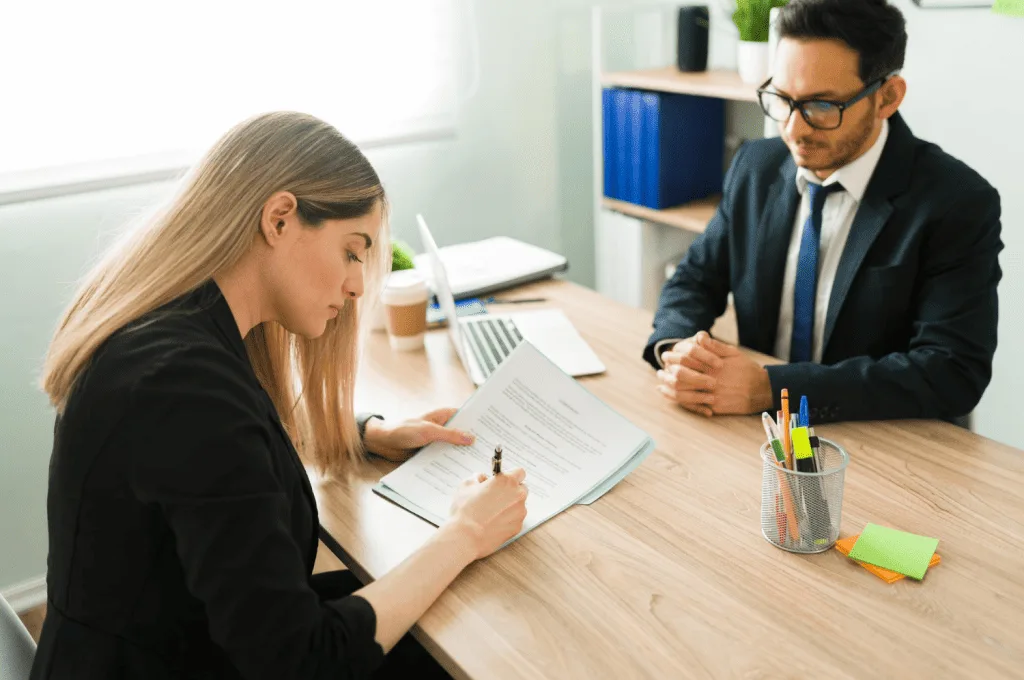 HR Manager Customizing Applicant Experiences With Candidate Experience Survey