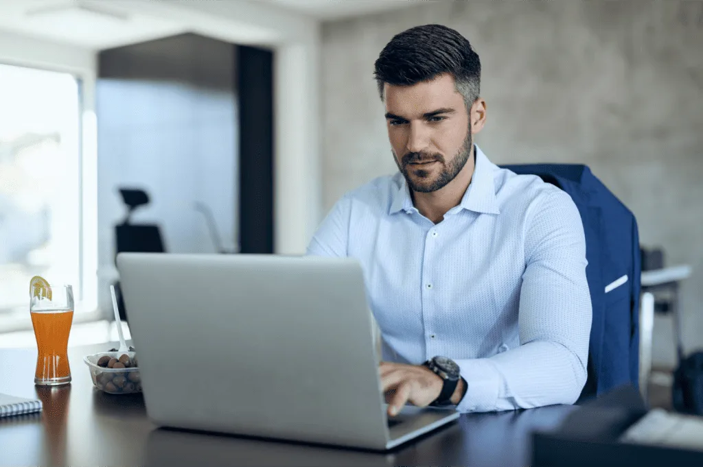 Recruiter creating Customized Benefits Package