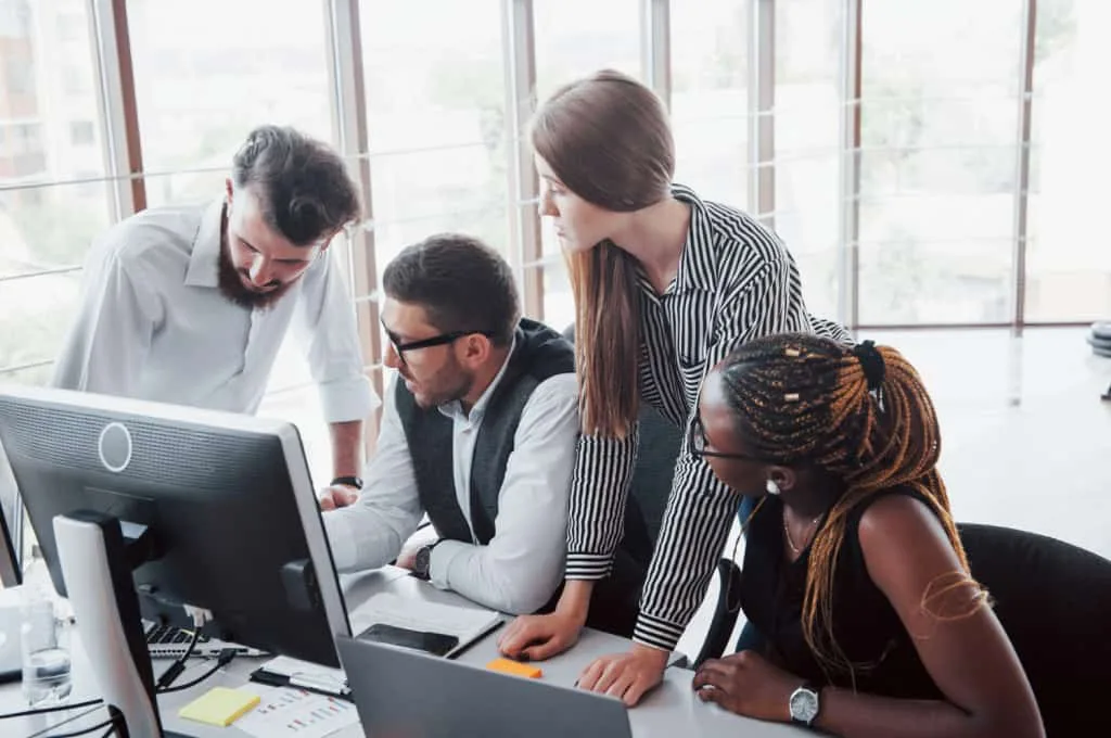 HR Team Designs Online Recruitment Strategies For Improved Candidate Experience