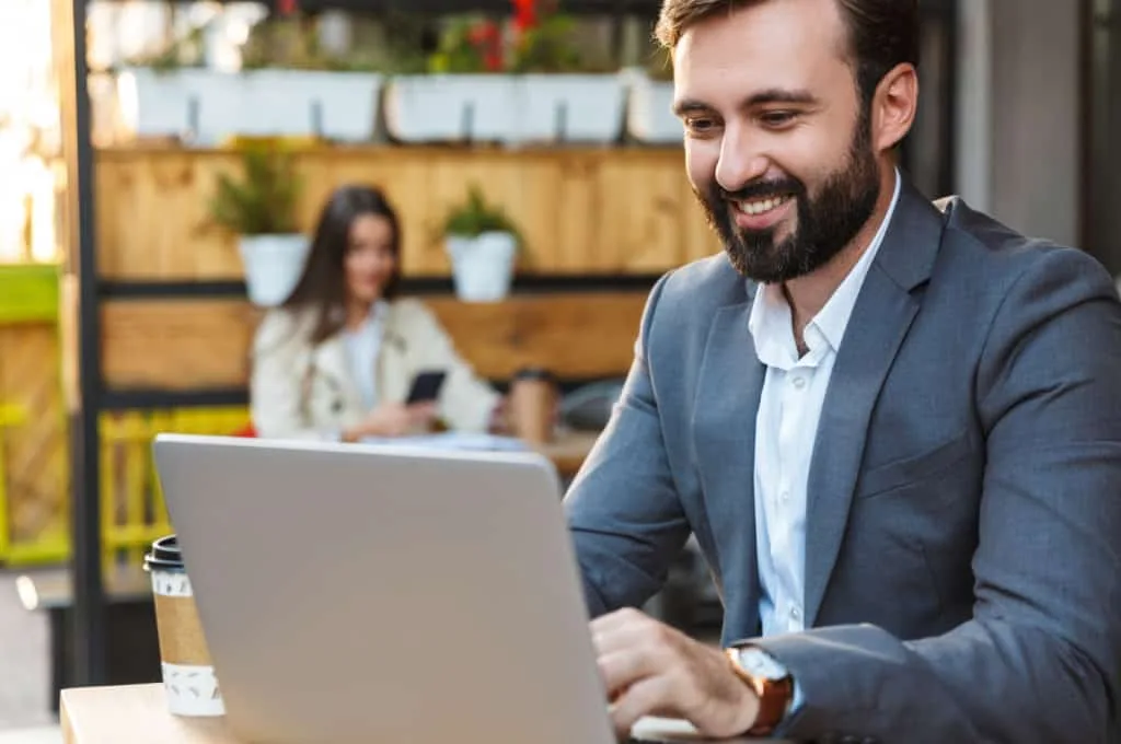 Recruiter using AI in email scheduling